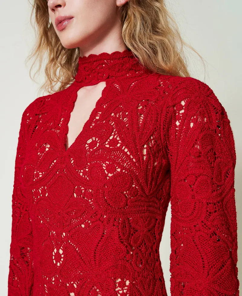 Abito corto in maglia crochet a fiori