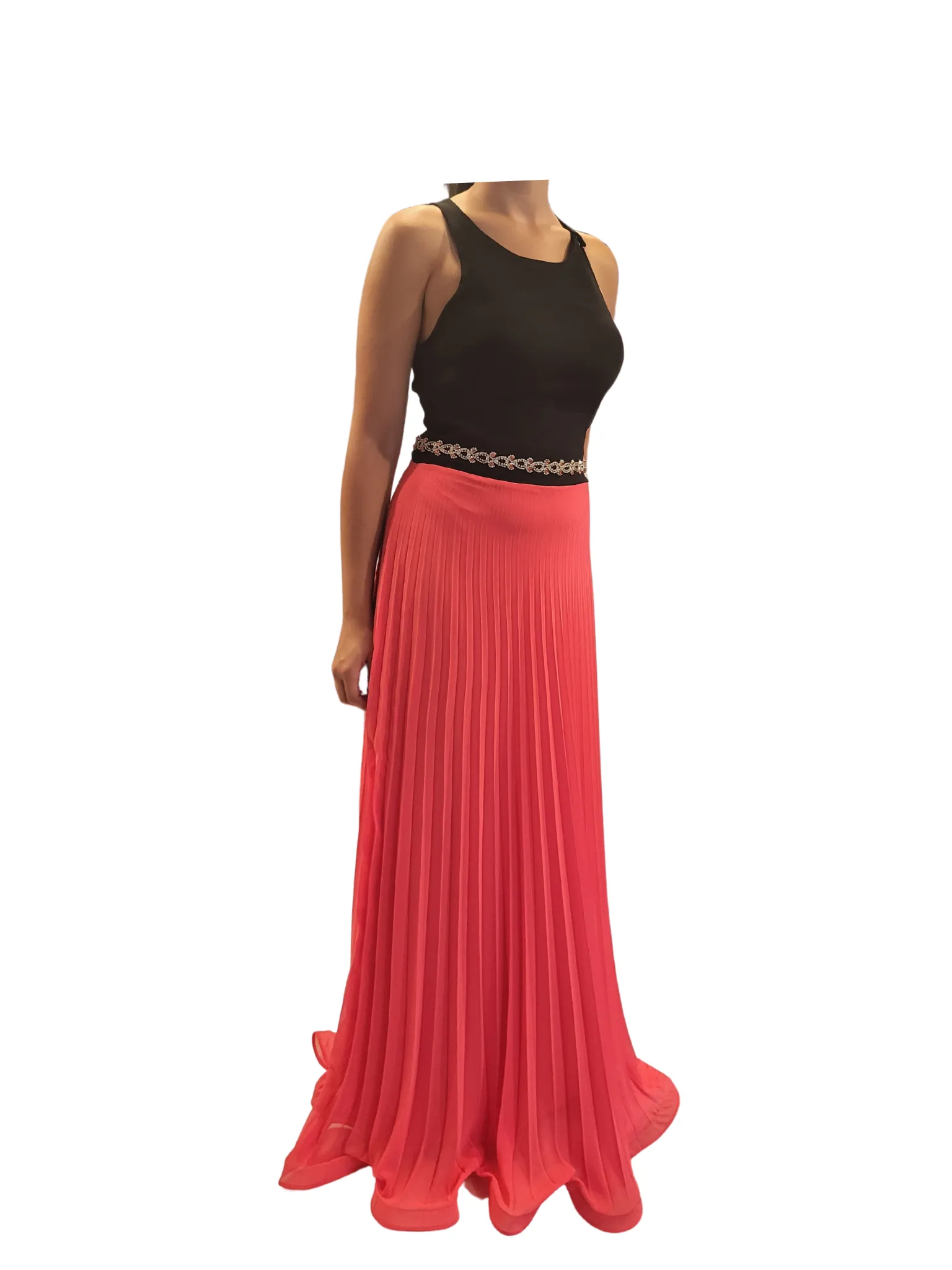 Abito da donna di colore nero ed arancio