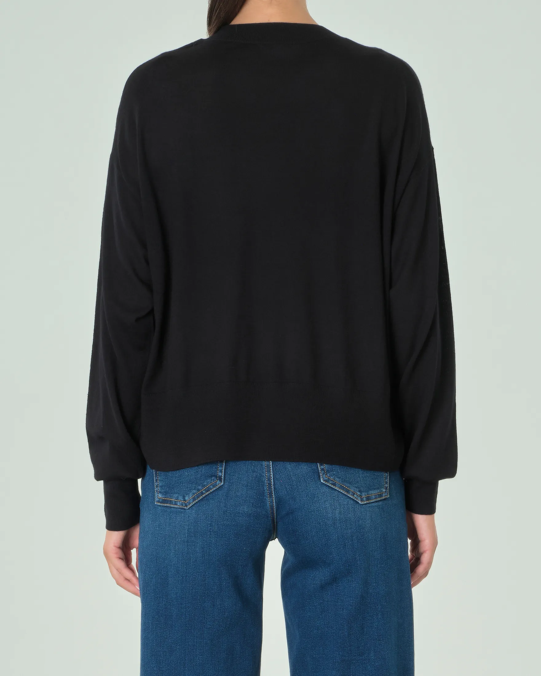 Maglia nera boxy in lana con scritta logo sul fianco